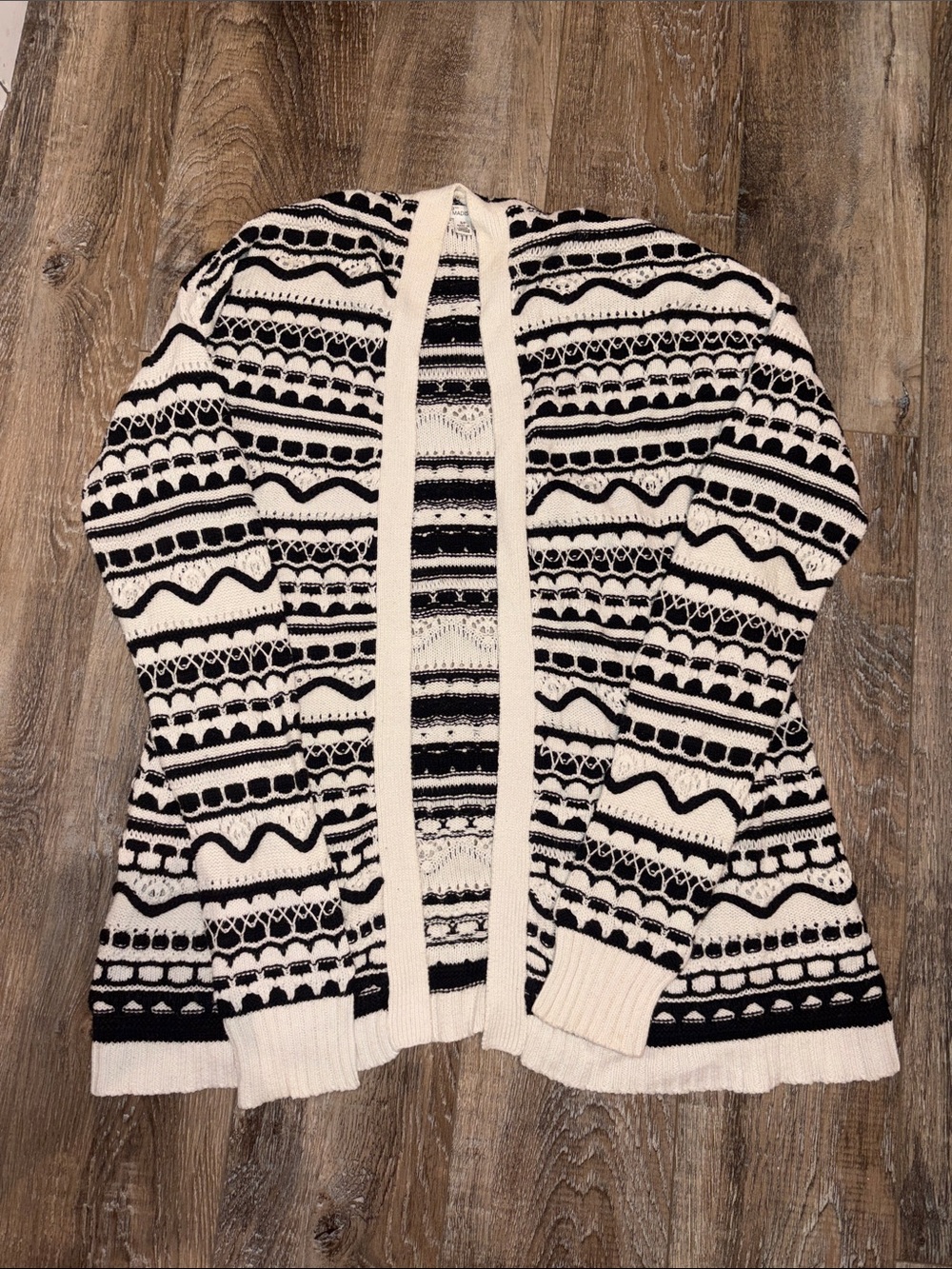 89th & Madison Black and White Open-Front Patterned Cardigan